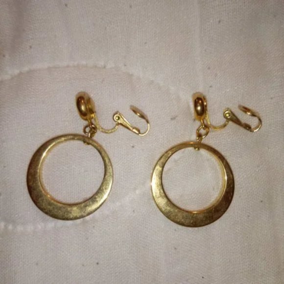 Vintage Clip on Earring Set - Picture 2 of 3